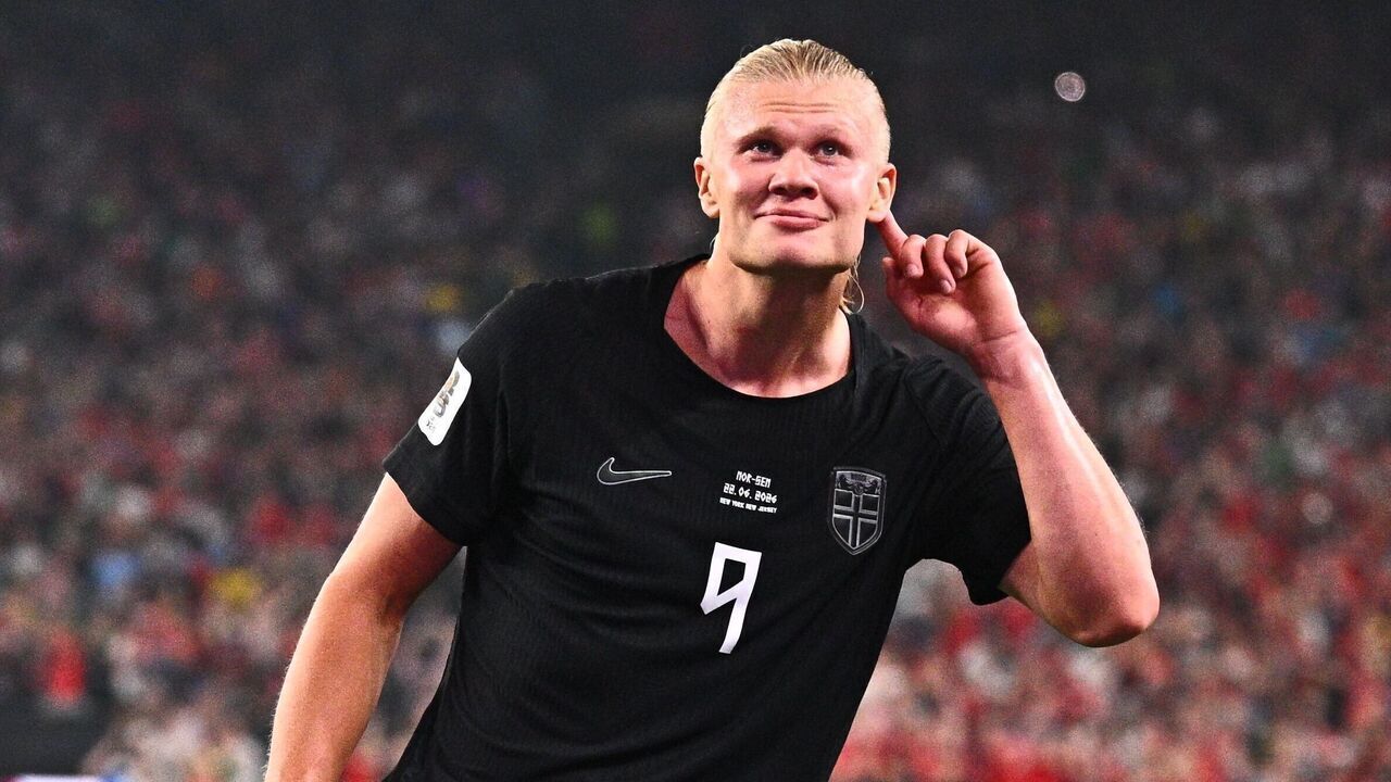 23 June 2026, USA, East Rutherford: Soccer, Men, 2026 World Cup, Norway vs. Senegal, First Round, Group I, Matchday 2, New YorkNew Jersey Stadium, Erling Haaland (Norway) celebrates after scoring his second goal to make it 31. PLEASE NOTE: In accordance with FIFA regulations, these images may be used exclusively for editorial purposes. Commercial use is prohibited. Furthermore, no video-like sequences may be created, and no alterations may be made to the image, either in the foreground or the background. Photo: Tom Weller/dpa