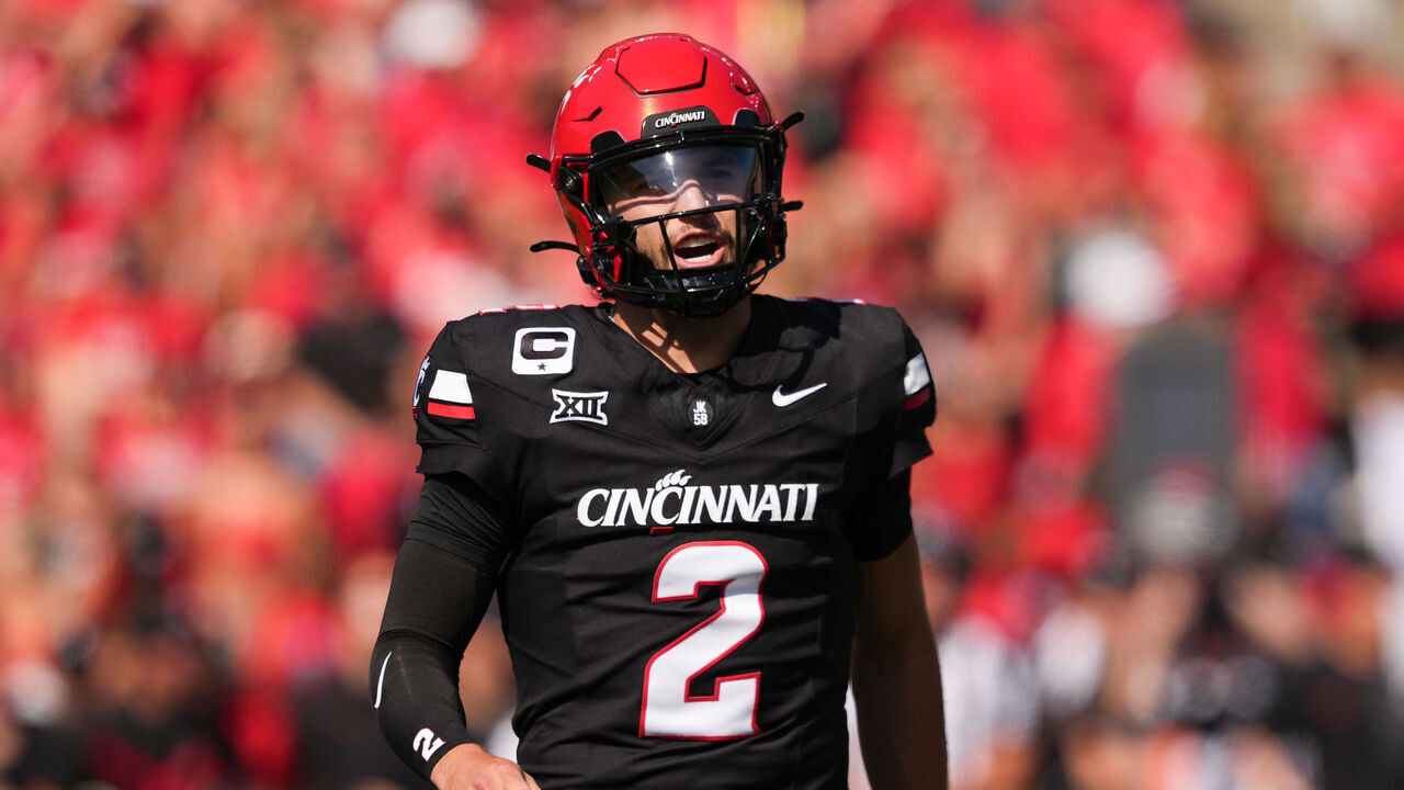 CINCINNATI, OHIO - OCTOBER 04: Brendan Sorsby #2 of the Cincinnati Bearcats calls out instructions during the first quarter against the Iowa State Cyclones at Nippert Stadium on October 04, 2025 in Cincinnati, Ohio.