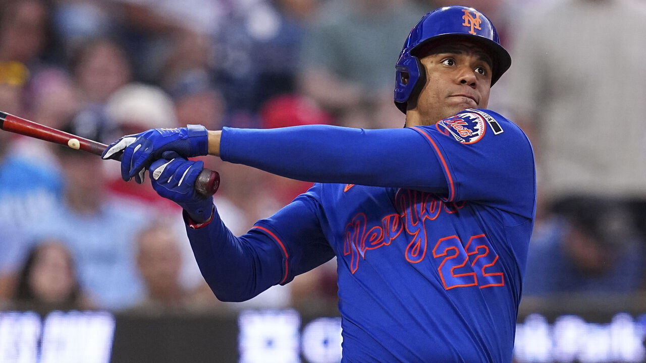 PHILADELPHIA, PENNSYLVANIA - JUNE 20: Juan Soto #22 of the New York Mets bats against the Philadelphia Phillies at Citizens Bank Park on June 20, 2026 in Philadelphia, Pennsylvania.