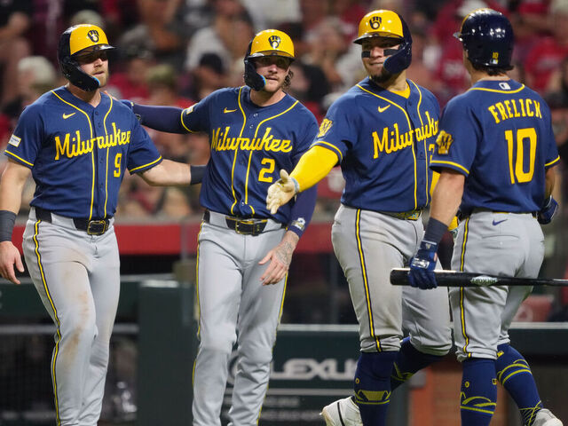 Brewers sweep Reds to move 20 games above .500