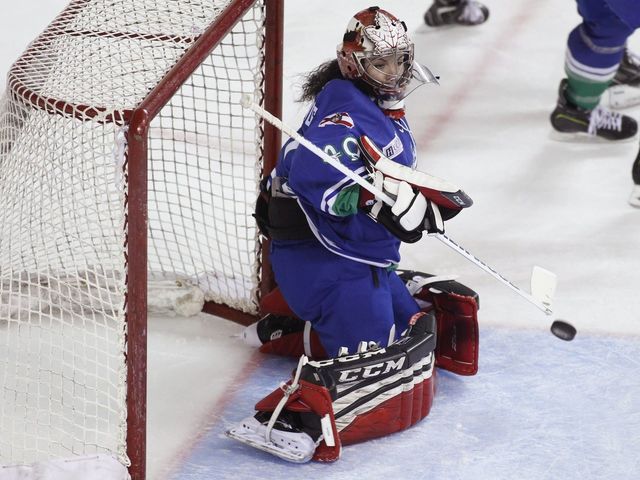Shannon Szabados becomes first woman to win an SPHL game