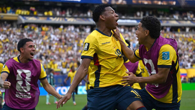 Ecuador's midfielder #19 Gonzalo Plata celebrates with teammates scoring his team's second goal during the 2026 World Cup Group E football match between Ecuador and Germany at the New York/New Jersey Stadium in East Rutherford on June 25, 2026.