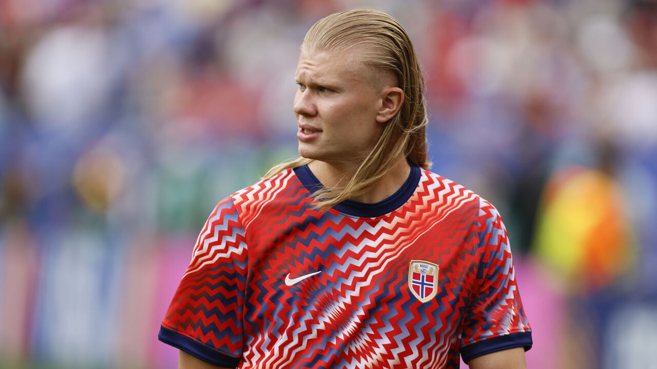 FOXBOROUGH, MASSACHUSETTS - JUNE 26: Erling Haaland of Norway warms up before the FIFA World Cup 2026 Group I match between Norway and France at Boston Stadium on June 26, 2026 in Foxborough, United States.