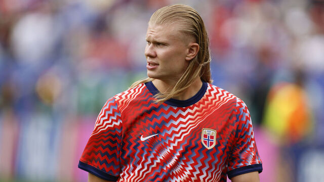 FOXBOROUGH, MASSACHUSETTS - JUNE 26: Erling Haaland of Norway warms up before the FIFA World Cup 2026 Group I match between Norway and France at Boston Stadium on June 26, 2026 in Foxborough, United States.