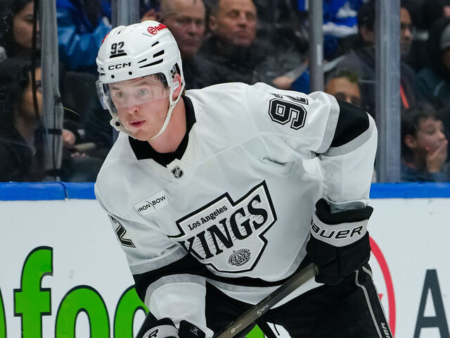 Kings sign Clarke to 5-year, $37M extension
