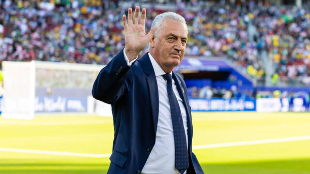 SANTA CLARA, CA - JUNE 25: Gustavo Alfaro of Paraguay waves to fans before the FIFA World Cup 2026 Group D match between Paraguay and Australia on June 25, 2026 at San Francisco Bay Area Stadium in Santa Clara, CA.
