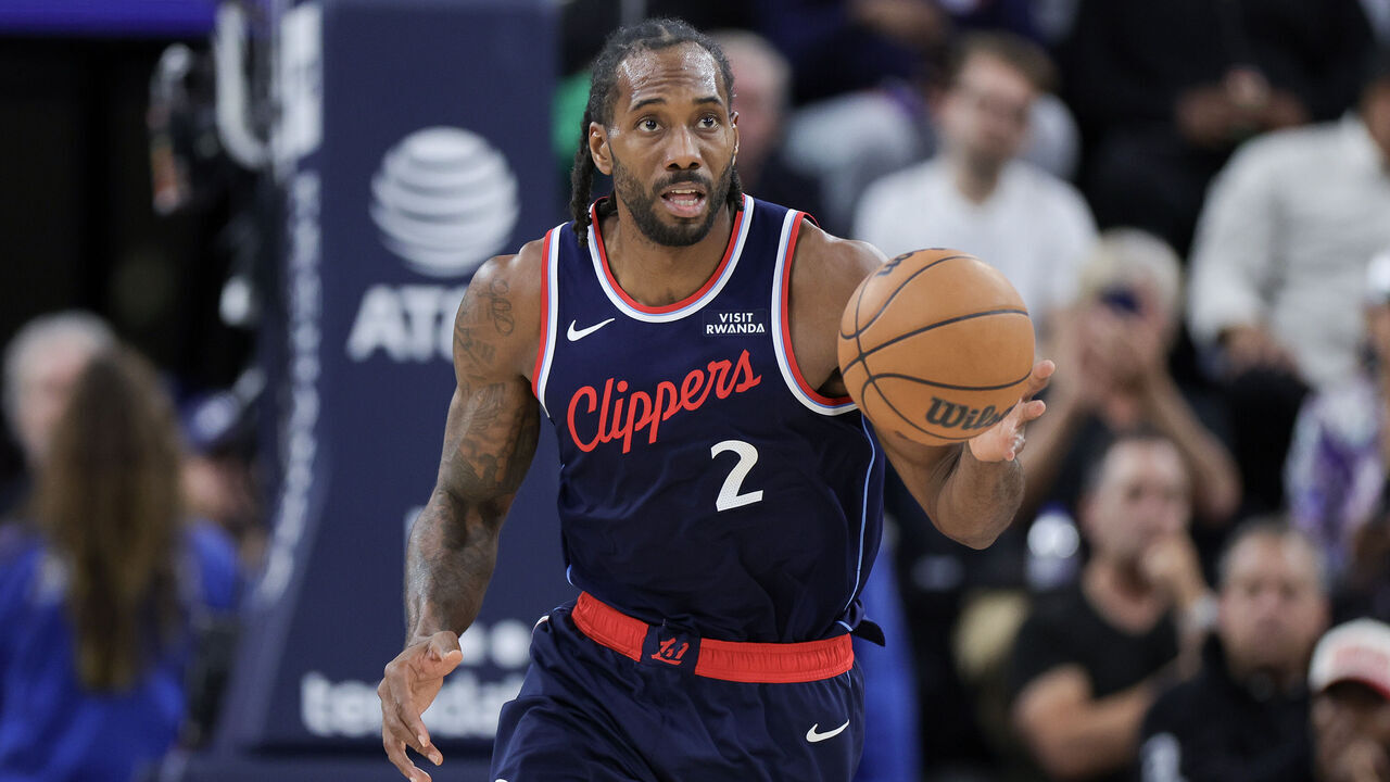 INGLEWOOD, CALIFORNIA - APRIL 08: Kawhi Leonard #2 of the Los Angeles Clippers brings the ball up court during the first half of an NBA game against the Oklahoma City Thunder at Intuit Dome on April 08, 2026 in Inglewood, California.