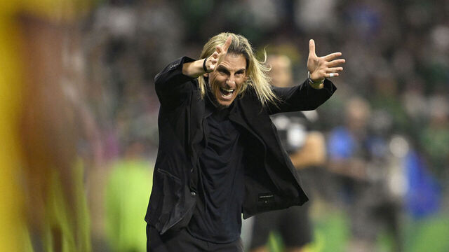 Ecuador's Argentine head coach Sebastian Beccacece gestures during the 2026 World Cup round of 32 football match between Mexico and Ecuador at the Mexico City Stadium in Mexico City on June 30, 2026.