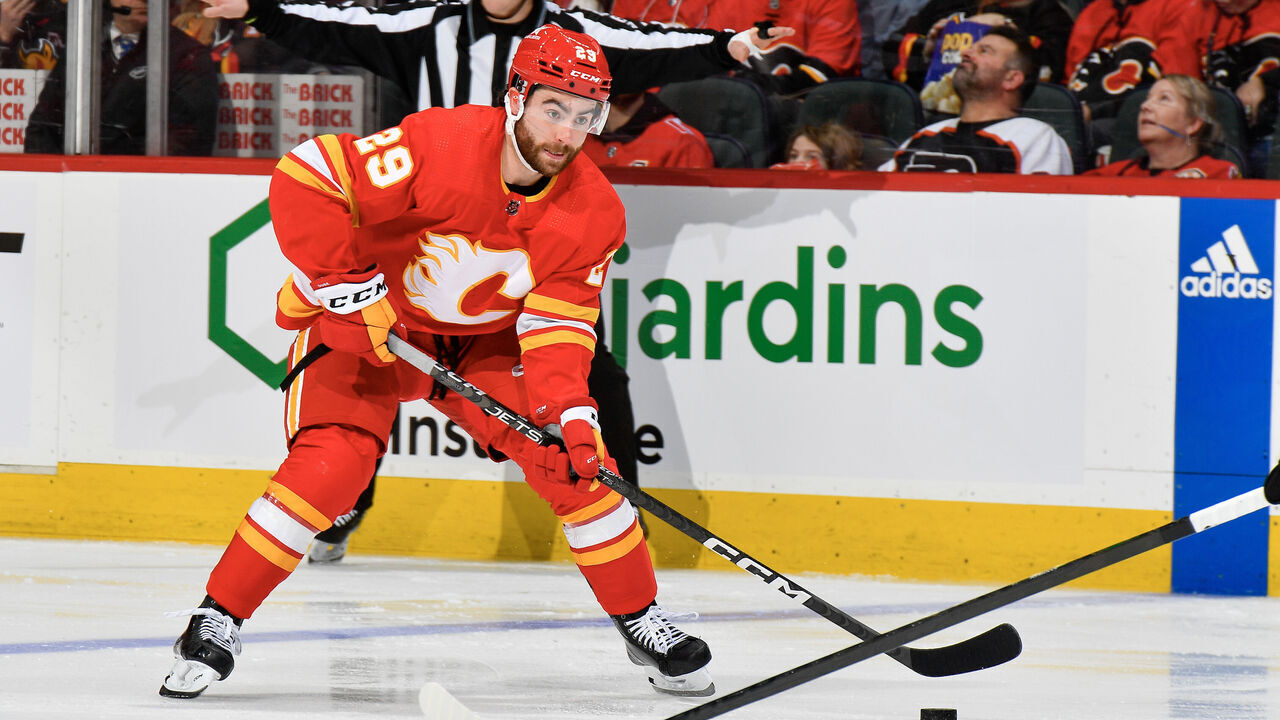 CALGARY, ALBERTA - DECEMBER 31: DIllon Dube #29 of the Calgary Flames plays against the Philadelphia Flyers at the Scotiabank Saddledome on December 31, 2023 in Calgary, Alberta.