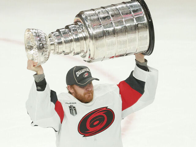 Report: Oilers sign Andersen to 1-year contract