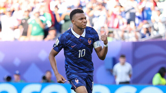 PHILADELPHIA, PENNSYLVANIA - JULY 04: Kylian Mbappe #10 of France celebrates scoring a penalty for the team's first goal during the FIFA World Cup 2026 Round of 16 match between Paraguay and France at Philadelphia Stadium on July 04, 2026 in Philadelphia, Pennsylvania.