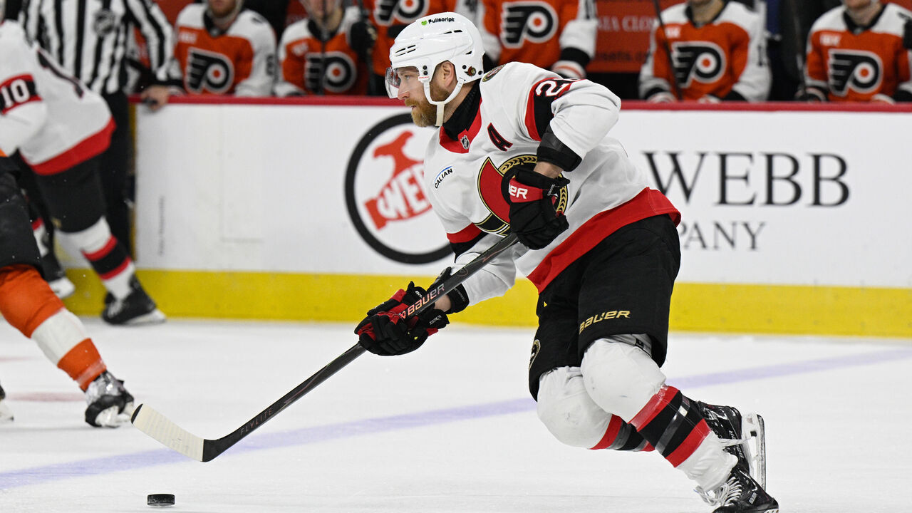 PHILADELPHIA , PA - FEBRUARY 05: Ottawa Senators right wing Claude Giroux #28 looks to pass during the game between the Ottawa Senators and the Philadelphia Flyers on February 5th, 2026 at the Xfinity Mobile Arena in Philadelphia, PA.