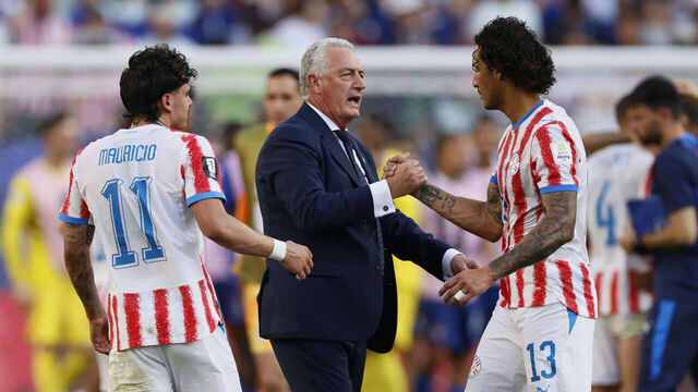 PHILADELPHIA, PENNSYLVANIA - JULY 4: Gustavo Alfaro, head coach of Paraguay and Jose Canale of Paraguay shake hands after the FIFA World Cup 2026 Round Of 16 match between Paraguay and France at Philadelphia Stadium on July 4, 2026 in Philadelphia, Pennsylvania.