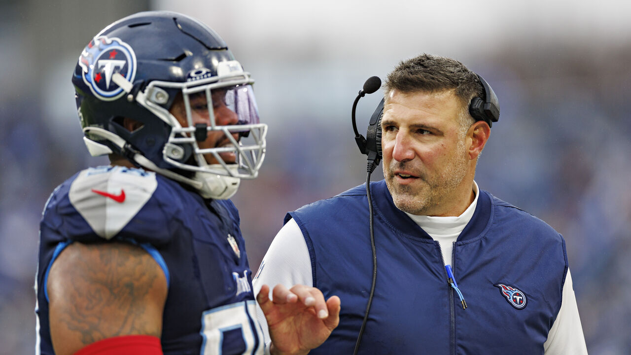 NASHVILLE, TENNESSEE - NOVEMBER 26: Head Coach Mike Vrabel talks with Jeffery Simmons #98 of the Tennessee Titans on the sidelines during the game against the Carolina Panthers at Nissan Stadium on November 26, 2023 in Nashville, Tennessee. The Titans defeated the Panthers 17-10.