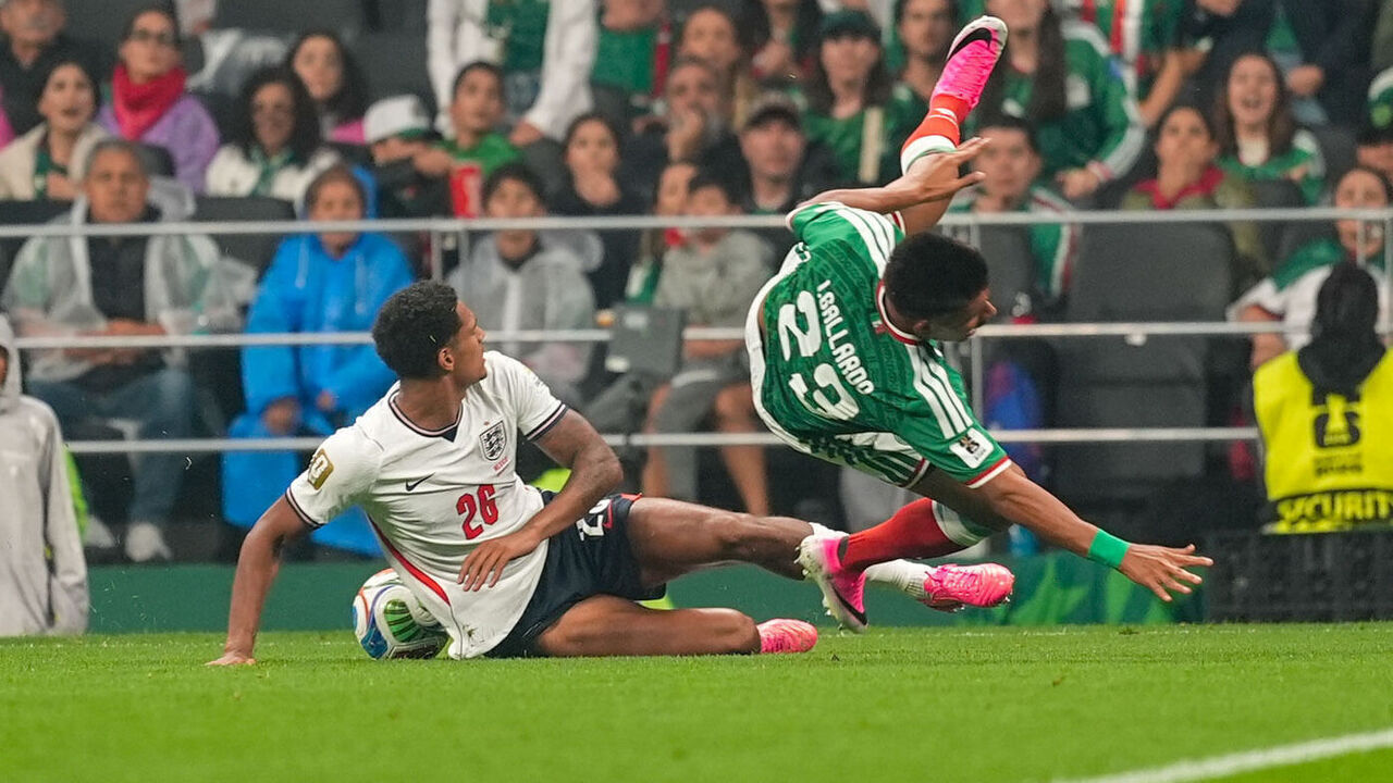 MEXICO CITY, MEXICO - JULY 05: Jarell Quansah (26) of England tackles Jesus Gallardo (23) of Mexico which results in a red card during the FIFA World Cup 2026 Round of 16 match between Mexico and England at Mexico Stadium (Estadio Azteca) in Mexico City, Mexico on July 05, 2026.