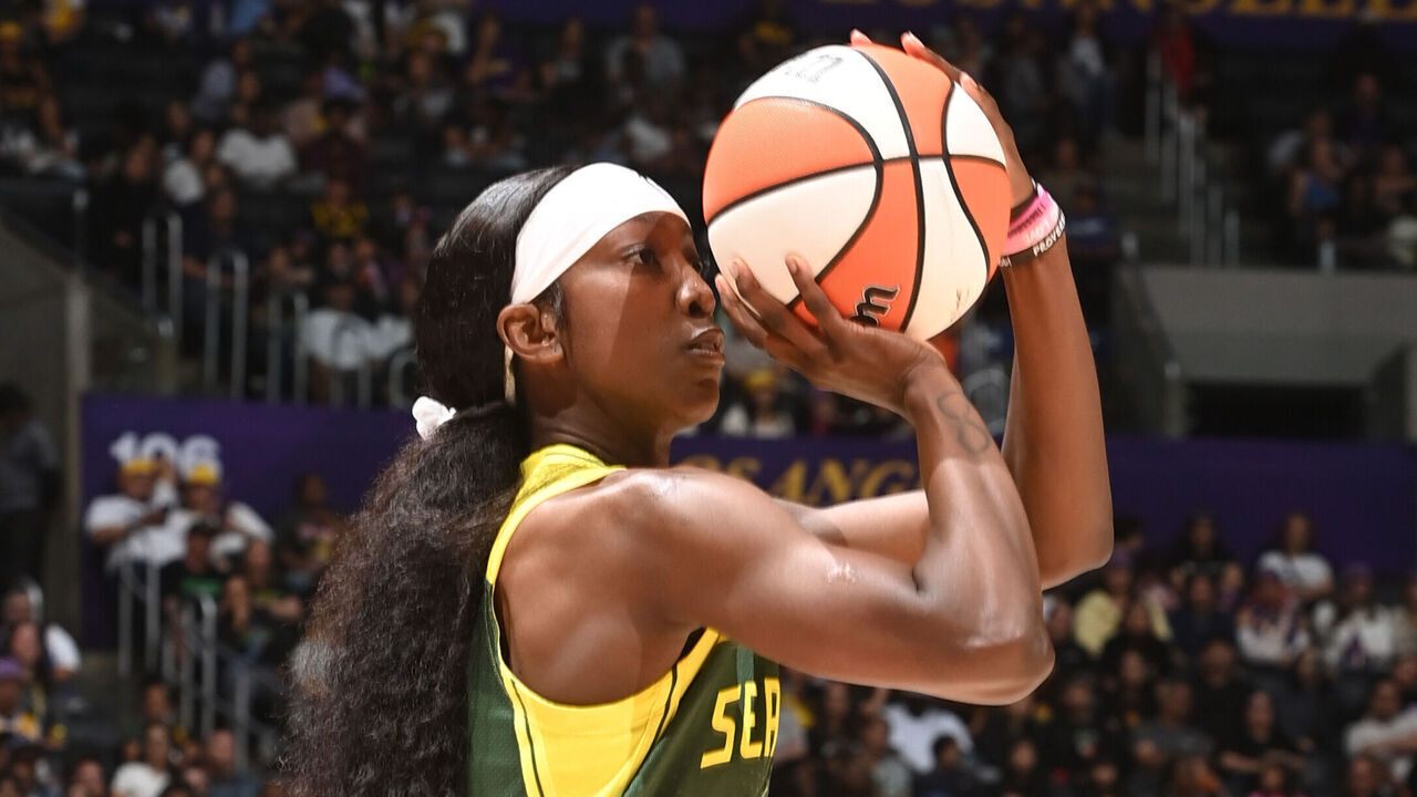 LOS ANGELES, CA - JULY 6: Flau'jae Johnson #4 of the Seattle Storm three point basket against the Los Angeles Sparks on July 6, 2026 at Crypto.com Arena in Los Angeles, California. NOTE TO USER: User expressly acknowledges and agrees that, by downloading and/or using this Photograph, user is consenting to the terms and conditions of the Getty Images License Agreement. Mandatory Copyright Notice: Copyright 2026 NBAE