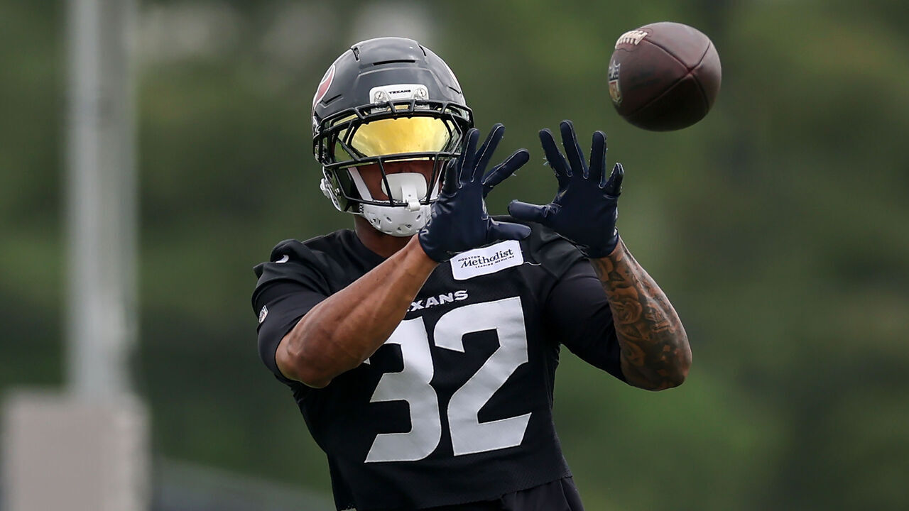 HOUSTON, TEXAS - JUNE 04: David Montgomery #32 of the Houston Texans catches a pass during OTA Offseason Workouts at Houston Methodist Training Center on June 04, 2026 in Houston, Texas.