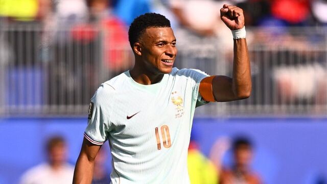 09 July 2026, United States, Foxborough: Soccer, Men, 2026 World Cup, France vs. Morocco, Knockout Stage, Quarterfinals, Boston Stadium in Foxborough, Kylian Mbappé (France) celebrates after scoring the 1-0 goal. PLEASE NOTE: In accordance with FIFA regulations, these images may be used exclusively for editorial purposes. Commercial use is prohibited. Furthermore, no video-like sequences may be created, and no alterations may be made to the image, either in the foreground or the background. Photo: Tom Weller/dpa