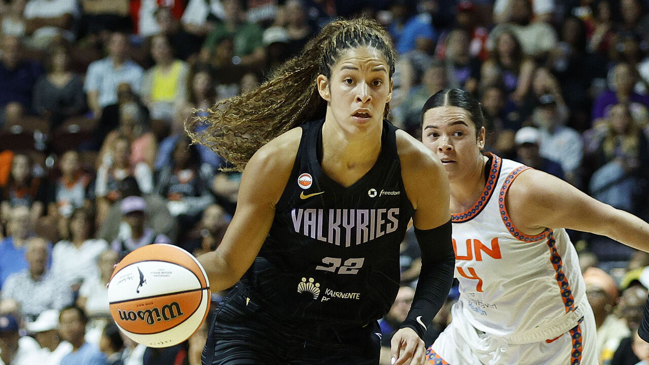 UNCASVILLE, CT - JULY 10: Veronica Burton #22 of the Golden State Valkyries fast breaks during the WNBA game between Golden State Valkyries and Connecticut Sun on July 10, 2026, at Mohegan Sun Arena in Uncasville, CT.