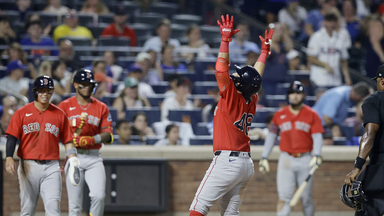 NEW YORK, NEW YORK - JULY 10: Anthony Seigler #48 of the Boston Red Sox celebrates at home plate after his seventh inning two run home run against the New York Mets with teammates Tsung-Che Cheng #39 (L) and Ceddanne Rafaela #3 (2nd L) at Citi Field on July 10, 2026 in New York City.