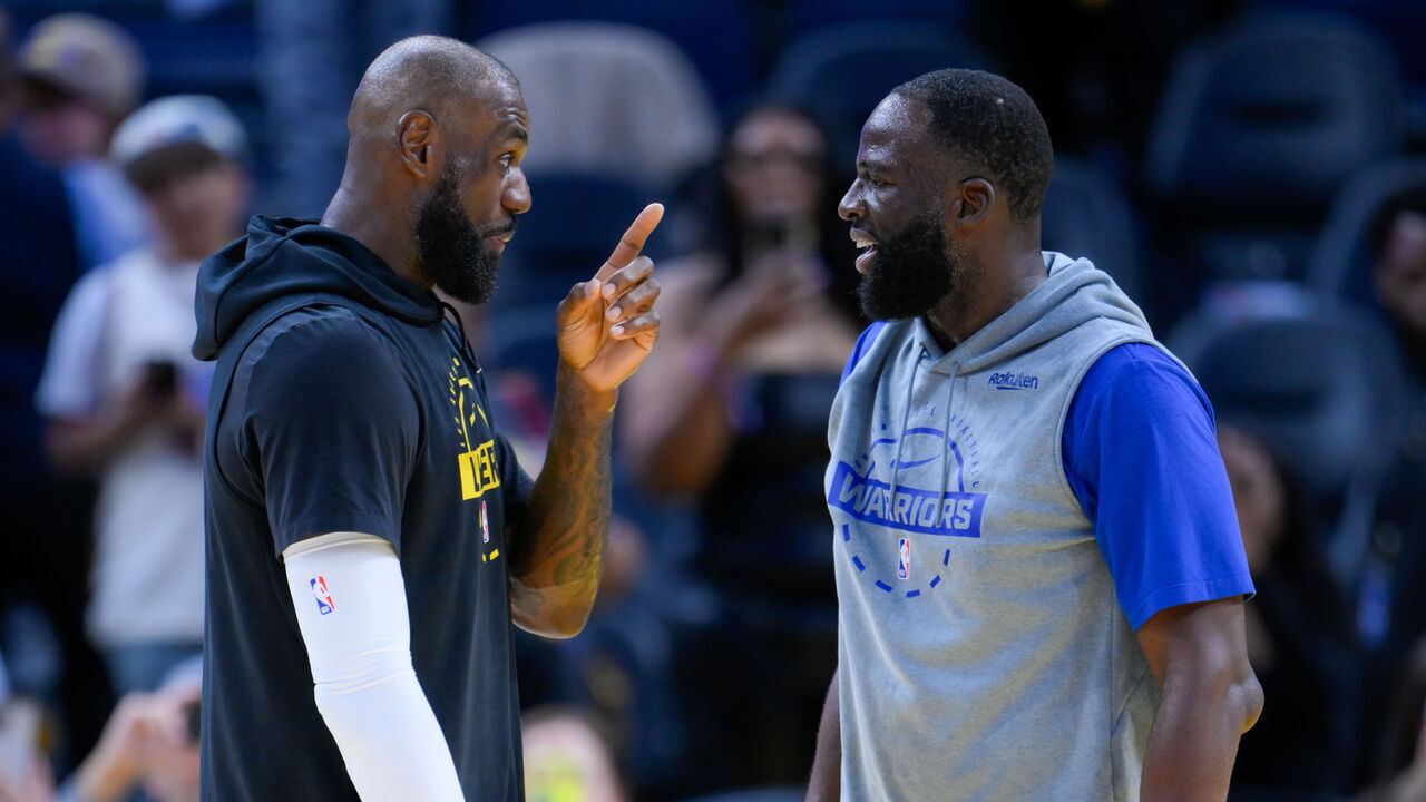 SAN FRANCISCO, CALIFORNIA - FEBRUARY 28: LeBron James of Lakers and Draymond Green of Warriors chat before the NBA game 31 between Los Angeles Lakers and Golden State Warriors in San Francisco at Chase Center on February 28, 2026 in San Francisco, California, United States.