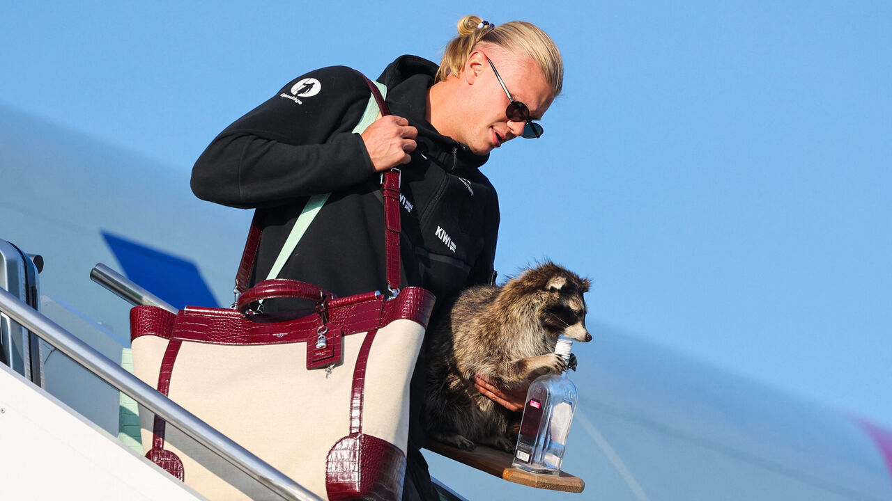 Norway's striker Erling Braut Haaland gets off the plane after Norway's national football team landed at Oslo's Gardermoen Airport on July 13, 2026. Norway were knocked out in the quarter-final match against England. / Norway OUT