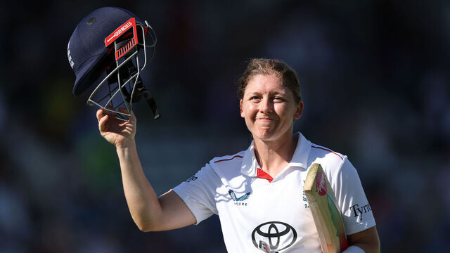 LONDON, ENGLAND - JULY 12: England batter Heather Knight acknowledges the crowd after her final innings during day three of the 1st Women's Rothesay Test Match between England and India at Lord's Cricket Ground on July 12, 2026 in London, England.