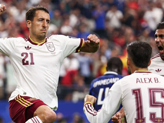 Spain shuts down France to book spot in World Cup final