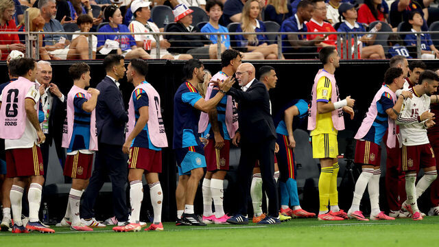 ARLINGTON, TEXAS - JULY 14: Luis de la Fuente, Head Coach of Spain, celebrates with team officials and his players after the 2-0 victory during the FIFA World Cup 2026 Semi Final match between France and Spain at Dallas Stadium on July 14, 2026 in Arlington, Texas.