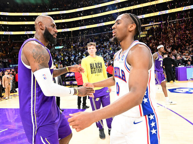 Report: 76ers' core players recruiting LeBron
