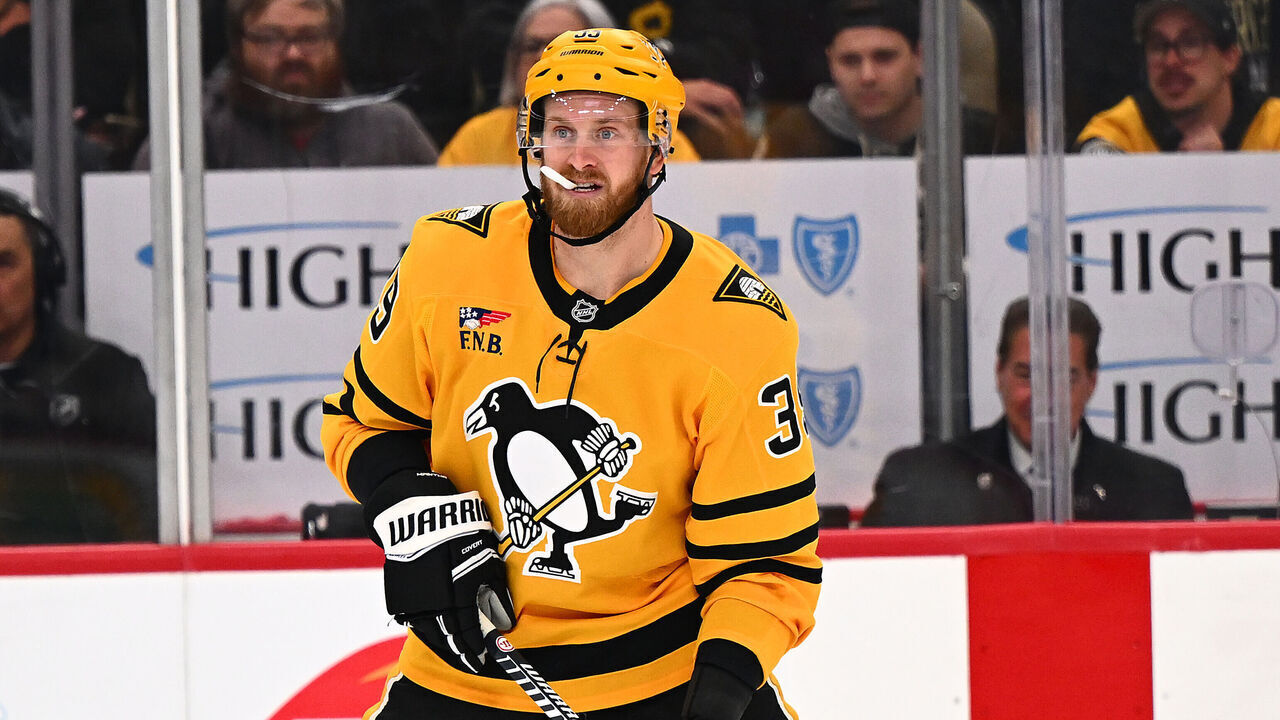 PITTSBURGH, PA - APRIL 05: Anthony Mantha #39 of the Pittsburgh Penguins in action during the game against the Florida Panthers at PPG PAINTS Arena on April 5, 2026 in Pittsburgh, Pennsylvania.