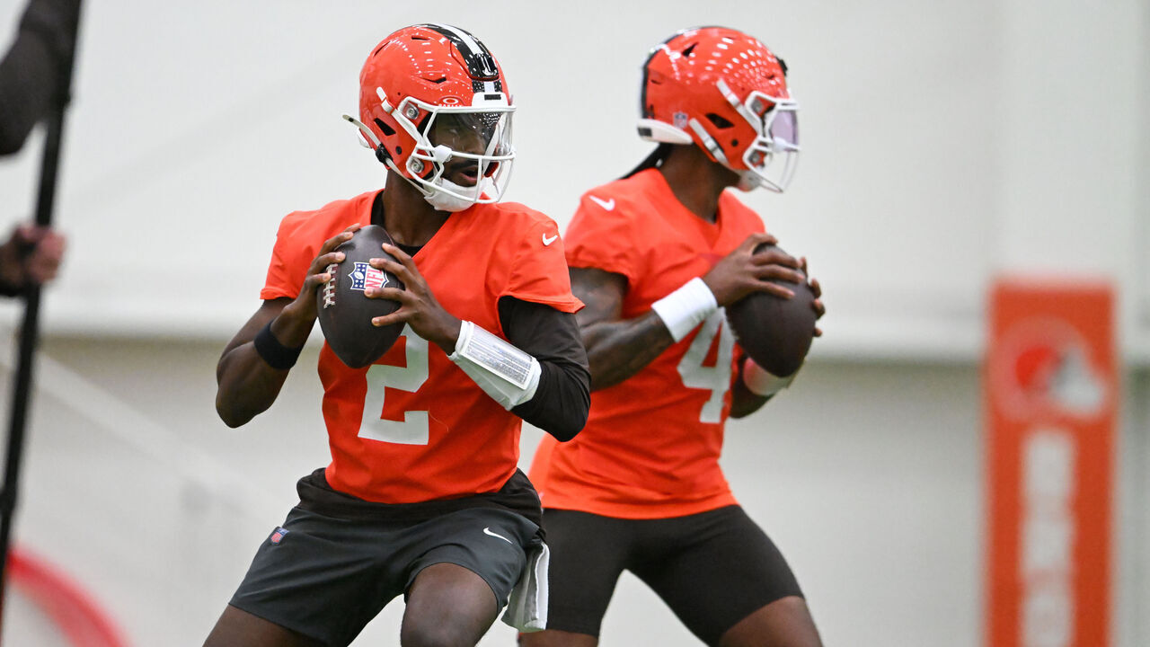 BEREA, OHIO - MAY 20: Shedeur Sanders #2 and Deshaun Watson #4 of the Cleveland Browns look to pass during the Cleveland Browns OTA Offseason Workouts at CrossCountry Mortgage Campus on May 20, 2026 in Berea, Ohio.