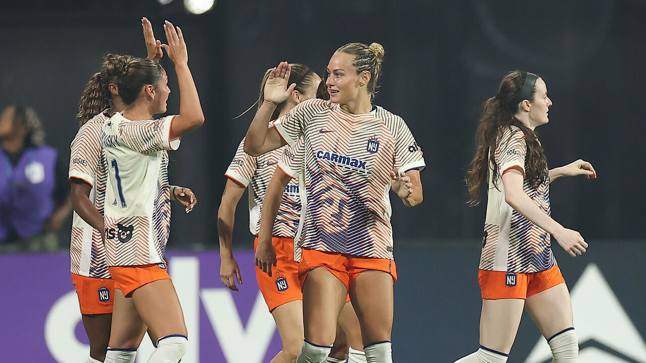 NEW YORK, NEW YORK - JULY 15: Rose Lavelle #16 of NJ/NY Gotham FC celebrates scoring her team's first goal with team during the NWSL match between NJ/NY Gotham FC and Washington Spirit at Citi Field on July 15, 2026 in New York, New York.