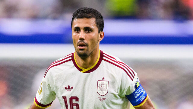 14 July 2026, United States, Arlington: Soccer, Men: World Cup, France vs. Spain, Final Round, Semifinal, Dallas Stadium. Rodri (Spain) in action. PLEASE NOTE: In accordance with FIFA regulations, these images may be used exclusively for editorial purposes. Commercial use is prohibited. Furthermore, no video-like sequences may be created, and no alterations may be made to the image, either in the foreground or the background. Photo: Tom Weller/dpa
