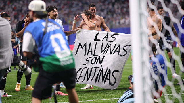 Argentina's players display a banner reading ''Las Malvinas son Argentinas'' during the FIFA World Cup semi-final match between England and Argentina at the AKA Mercedes-Benz Stadium in Atlanta, United States, on July 15, 2026.