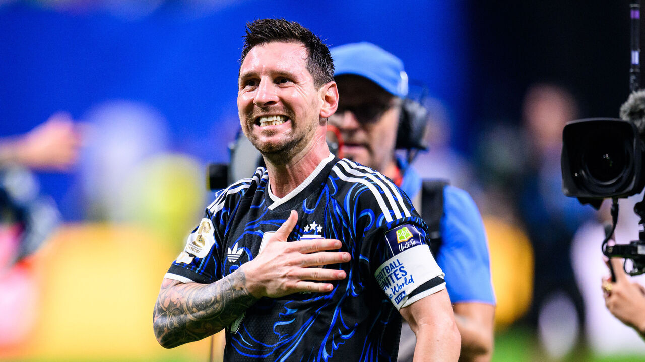 15 July 2026, United States, Atlanta: Soccer, Men: World Cup, England vs. Argentina, Knockout Stage, Semifinal, Atlanta Stadium, Lionel Messi (Argentina) celebrates after the game following his team's advancement to the final. PLEASE NOTE: In accordance with FIFA regulations, these images may be used exclusively for editorial purposes. Commercial use is prohibited. Furthermore, no video-like sequences may be created, and no alterations may be made to the image, either in the foreground or the background. Photo: Tom Weller/dpa