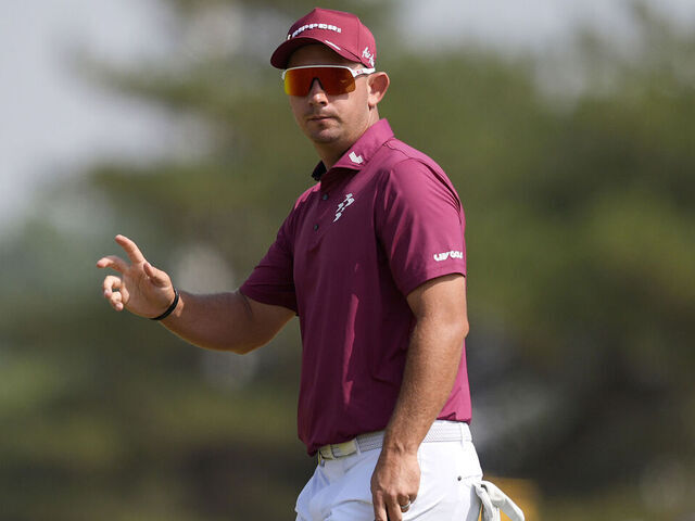 Herbert ties major scoring record with 8-under 62