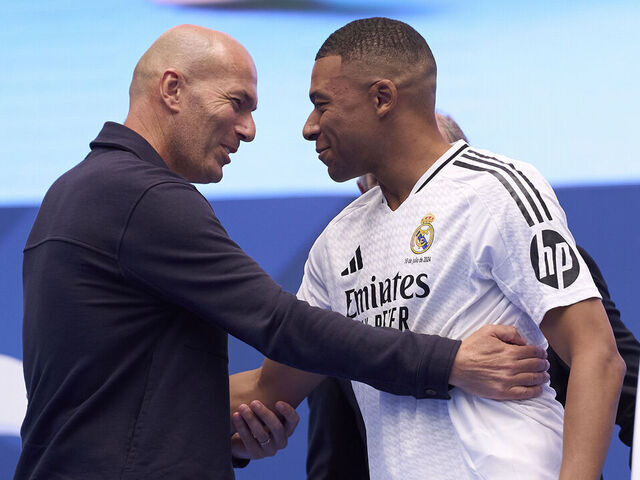Zidane in pole position to lead France with Deschamps