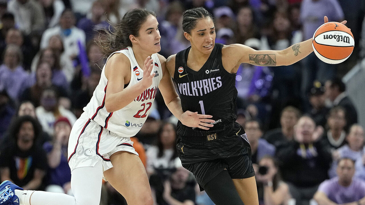 SAN FRANCISCO, CALIFORNIA - JULY 18: Gabby Williams #1 of the Golden State Valkyries grabs a loose ball away from Sonia Citron #22 of the Washington Mystics in the second half at Chase Center on July 18, 2026 in San Francisco, California.