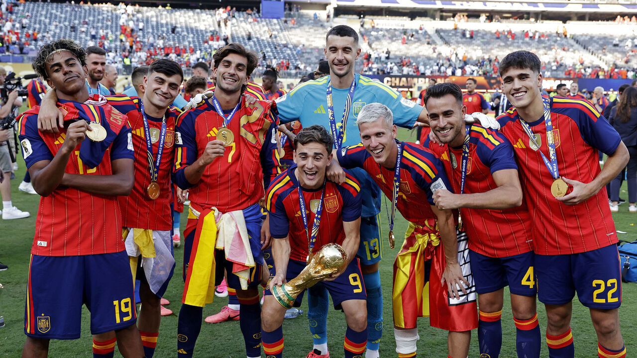 EAST RUTHERFORD, UNITED STATES - JULY 19: (L-R) Lamine Yamal of Spain, Pedri of Spain, Ferran Torres of Spain, Gavi of Spain, Unai Simon of Spain, Dani Olmo of Spain, Eric Garcia of Spain, Pau Cubarsi of Spain celebrating the world cup victory with the trophy during the World Cup match between Spain v Argentina at the New York New Jersey Stadium on July 19, 2026 in East Rutherford United States