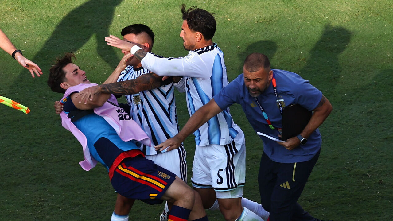 EAST RUTHERFORD, NEW JERSEY - JULY 19: Leandro Parades of Argentina pushes Gavi of Spain to the floor during the FIFA World Cup 2026 Final match between Spain and Argentina at New York New Jersey Stadium on July 19, 2026 in East Rutherford, United States.