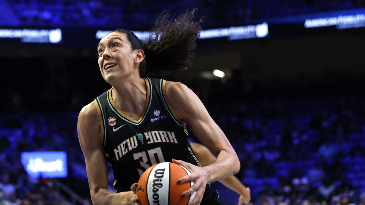 ARLINGTON, TEXAS - JULY 20: Breanna Stewart #30 of the New York Liberty goes to the basket during the first half against the Dallas Wings at College Park Center on July 20, 2026 in Arlington, Texas. NOTE TO USER: User expressly acknowledges and agrees that, by downloading and/or using this photograph, user is consenting to the terms and conditions of the Getty Images License Agreement.