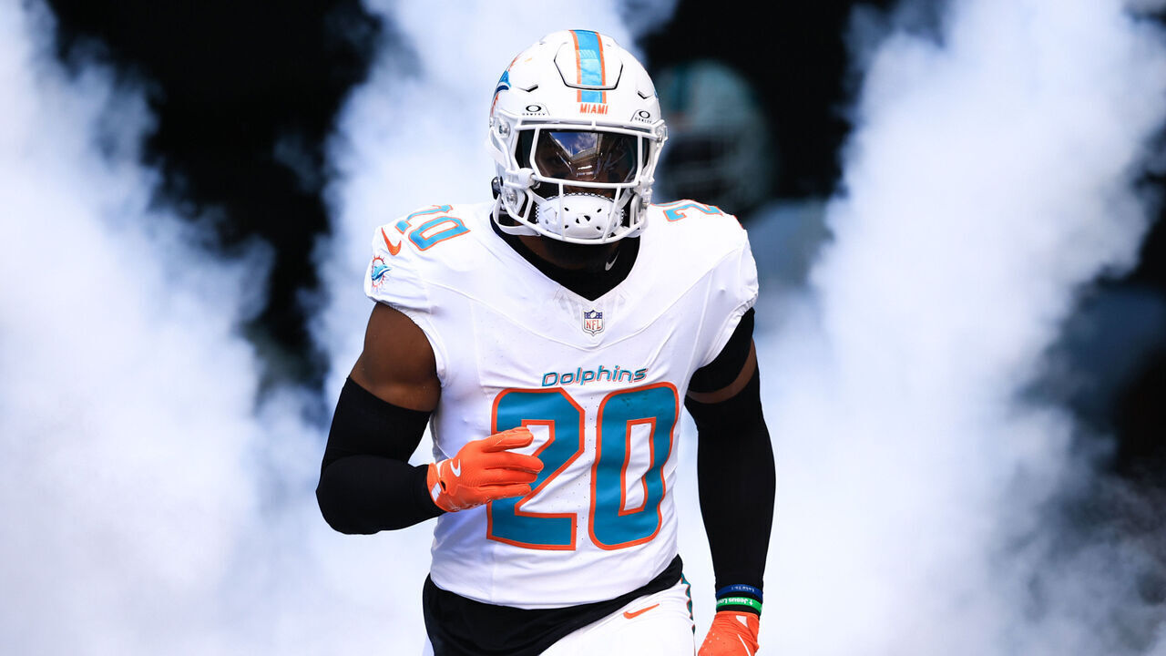 MIAMI GARDENS, FLORIDA - DECEMBER 08: Jordyn Brooks #20 of the Miami Dolphins is introduced prior to a game against the New York Jets at Hard Rock Stadium on December 08, 2024 in Miami Gardens, Florida.