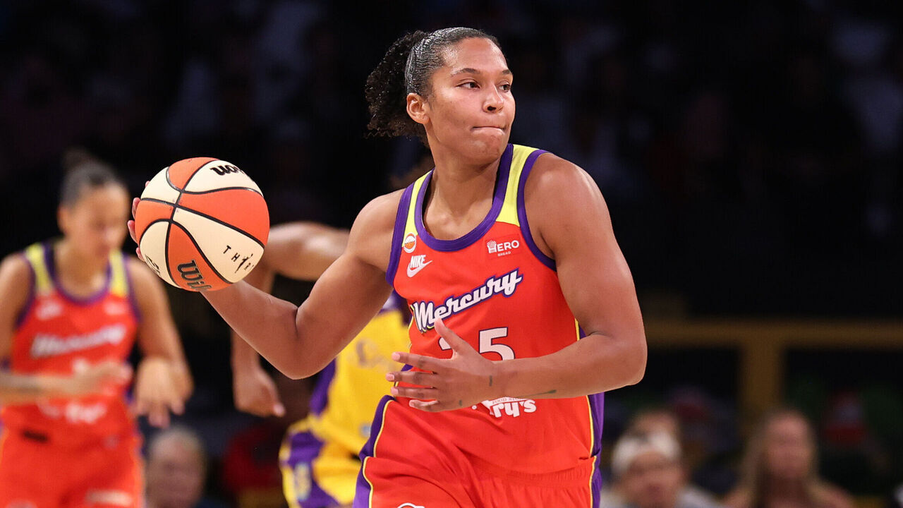 LOS ANGELES, CALIFORNIA - JULY 22: Alyssa Thomas #25 of the Phoenix Mercury plays the ball during the second half against the Los Angeles Sparks at Crypto.com Arena on July 22, 2026 in Los Angeles, California.