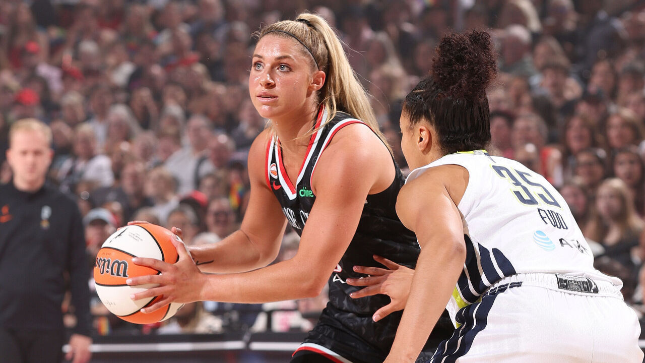 PORTLAND, OR - JULY 22: Sarah Ashlee Barker #3 of the Portland Fire looks to pass the ball during the game against the Dallas Wings on July 22, 2026 at Moda Center in Portland, Oregon. Mandatory Copyright Notice: Copyright 2026 NBAE