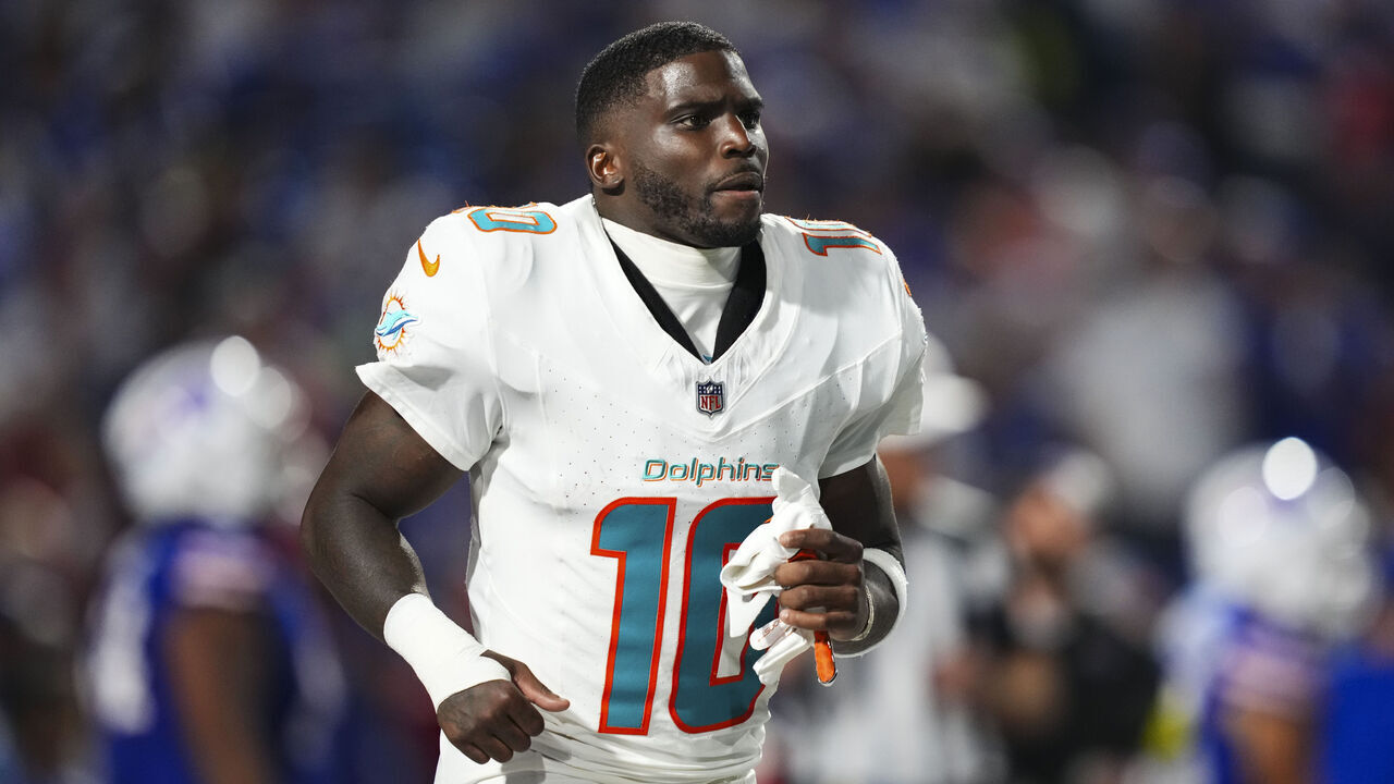 ORCHARD PARK, NY - SEPTEMBER 18: Tyreek Hill #10 of the Miami Dolphins runs across the field during an NFL football game against the Buffalo Bills at Highmark Stadium on September 18, 2025 in Orchard Park, New York.