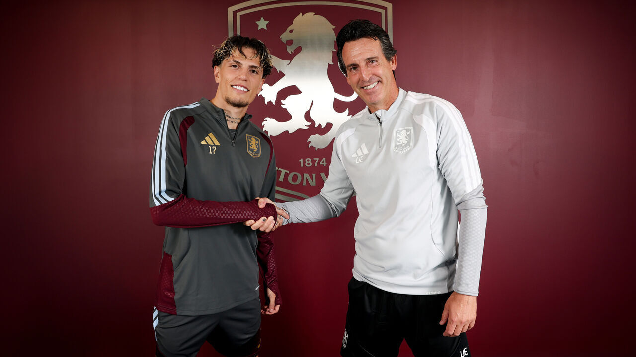 BIRMINGHAM, ENGLAND - JULY 23: Alejandro Garnacho of Aston Villa poses for a picture with Unai Emery manager of Aston Villa at Bodymoor Heath training ground on July 23, 2026 in Birmingham, England.