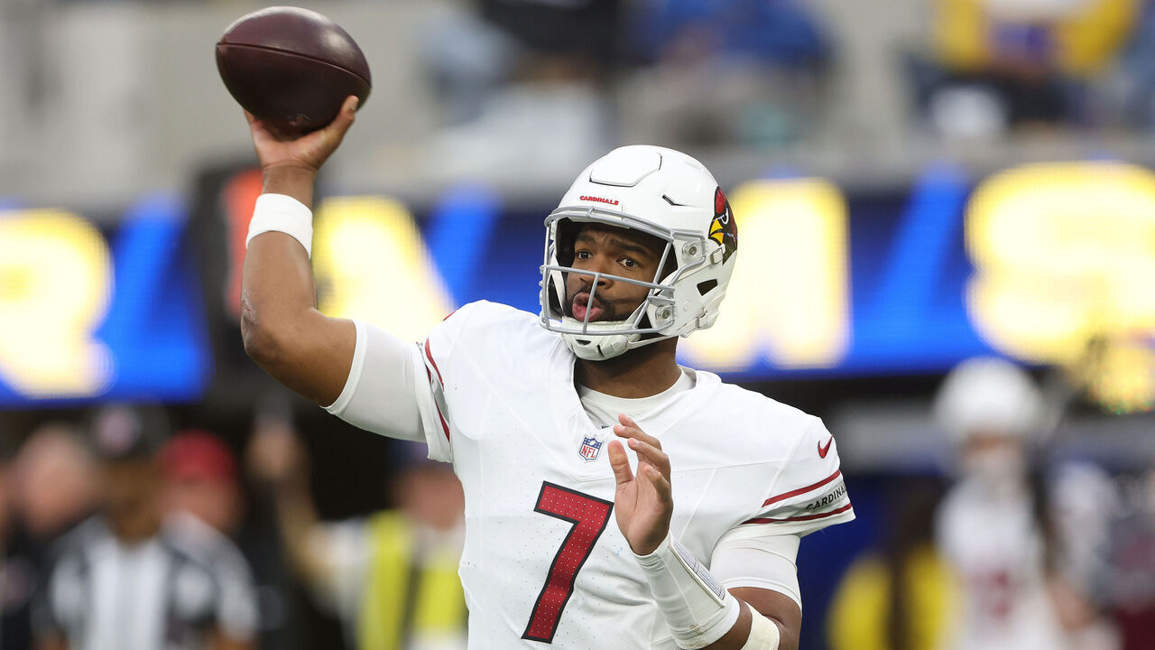 INGLEWOOD, CALIFORNIA - JANUARY 04: Jacoby Brissett #7 of the Arizona Cardinals passes the ball during a game against the Los Angeles Rams at SoFi Stadium on January 04, 2026 in Inglewood, California.