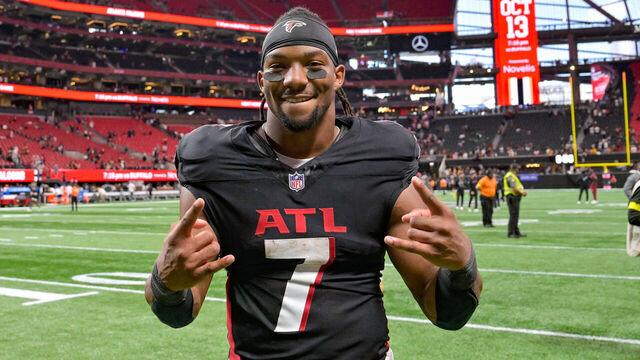 ATLANTA, GA - SEPTEMBER 28: Atlanta running back Bijan Robinson (7) reacts following the conclusion of the NFL game between the Washington Commanders and the Atlanta Falcons on September 28th, 2025 at Mercedes-Benz Stadium in Atlanta, GA.