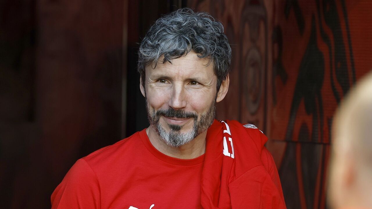 EINDHOVEN - Mark van Bommel during the celebration of PSV Eindhoven as national champions at the Philips Stadium on April 7, 2026 in Eindhoven, the Netherlands. MAURICE VAN STEEN / ANP